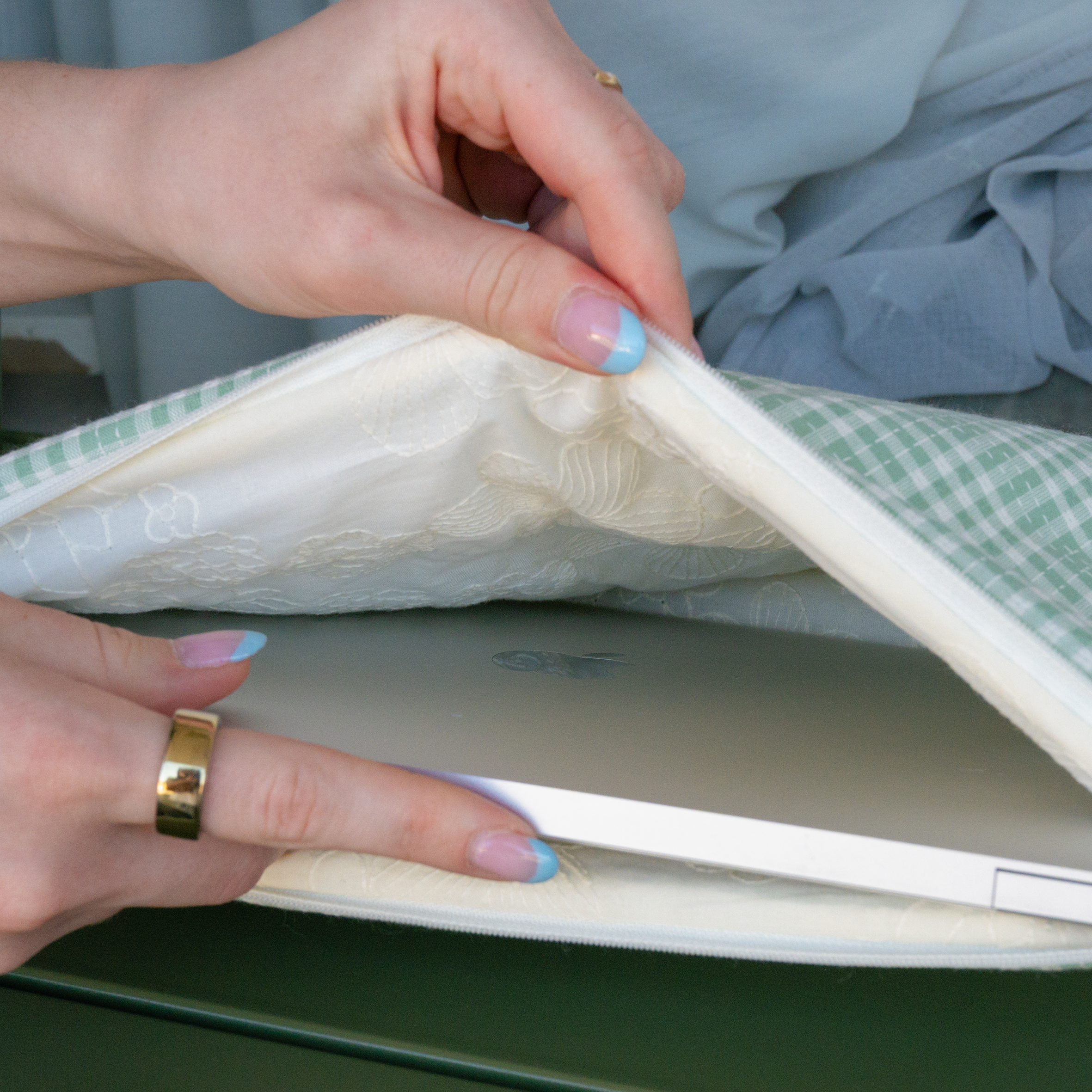 13 inch Green Laptop Sleeve - Image 3